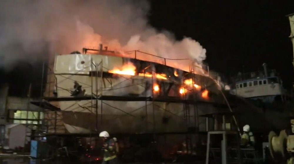 В Астрахани на судоремонтном заводе «Звездочка» ликвидировали крупный пожар