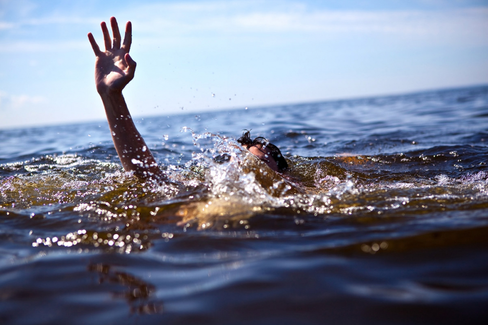 В Астраханской области на глазах очевидцев утонул мужчина