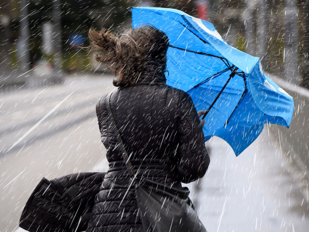Астраханцам обещают резкое ухудшение погоды: сильный ветер и снег с дождем