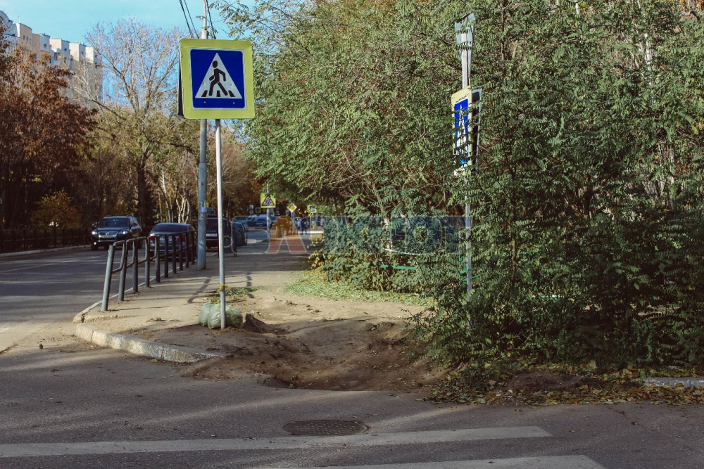 На одной из центральных улиц Астрахани обнаружили опасный тротуар