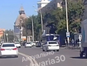Гнал по встречке несмотря ни на что: в Астрахани опытный водитель удивил всех