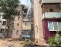 В Астрахани случился пожар в жилом доме, среди пострадавших есть дети