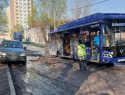 В Астрахани новый автобус с пассажирами угодил в яму на улице Аристова
