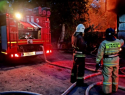 В Астрахани пожар перекинулся с машины на жилой дом