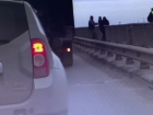 Астраханские полицейские спасли девушку, которая хотела спрыгнуть с моста