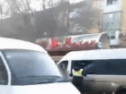В Астрахани инспектор разбил стекло в маршрутке при попытке задержать водителя