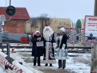 Железнодорожники поздравили автомобилистов с Новым годом 