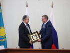 Астраханский губернатор получил государственную награду Казахстана