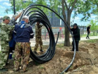 В Астрахани на набережной Приволжского Затона устанавливают поливочный водопровод
