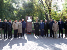 В Астрахани торжественно возложили цветы к бюсту Героя России