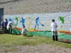 Астраханские школьники создали арт-объект на стене городской школы