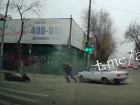 В центре Астрахани на перекрестке сбили мотоциклиста