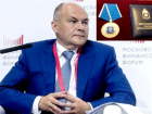 Губернатор Астраханской области Игорь Бабушкин наградил первого замминистра финансов России