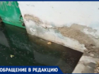 Многоквартирный дом в Астрахани разрушается из-за фекалий