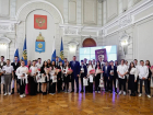 Астраханский губернатор вручил паспорта активистам "Движения первых"