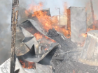 В Советском районе Астрахани тушат крупное возгорание