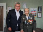Игорь Бабушкин вручил столетнему ветерану ВОВ высшую награду Астраханской области
