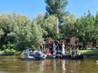 Под Астраханью моторная лодка едва не убила своего судоводителя
