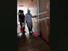 В Астрахани городские власти устраняют коммунальную аварию в детской поликлинике