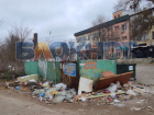 Жители Ленинского района Астрахани пожаловались на свалку между гимназией и детским садом