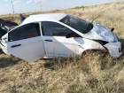 Под Астраханью женщина-водитель опрокинула автомобиль: пассажиры пострадали