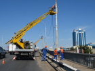 В Астрахани на Новом мосту меняют кабель для наружного освещения