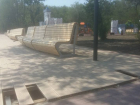 "Экономили деньги": что могло разрушить недавно отремонтированный в Астрахани парк 
