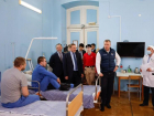 Игорь Бабушкин навестил раненных бойцов в астраханском военном госпитале