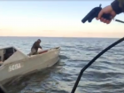 Астраханские пограничники гонялись в Каспийском море за четырьмя браконьерами. Видео