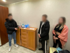 Астраханский наркокурьер рассылал капсулы с опасным веществом закладками и почтой