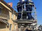 В Астрахани балкон угрожал людям