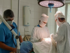 Астраханские врачи спасли ногу ребенку, поранившемуся электропилой