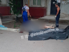 В Астрахани на улице Софьи Перовской женщина выпала с пятого этажа