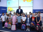 Игорь Бабушкин вручил первые портфели первоклассникам Астраханской области