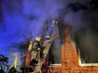 В центре Астрахани на крупном пожаре пострадали мужчина и женщина