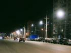 На улицах Астрахани устанавливают протяженные линии освещения