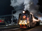 Поезд Деда Мороза на железнодорожном вокзале увидели вживую 7 тысяч астраханцев