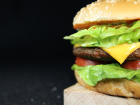 В Астрахани выбирают новое название для McDonald's