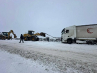 Астраханские госавтоинспекторы спасли водителей из снежного плена