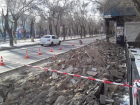 На магистральных улицах Астрахани обновляют остановочные комплексы