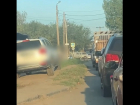 Астраханца оштрафовали за объезд пробки по пешеходной дорожке 