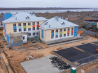 До конца 2022 года в Астрахани достроят три детских сада