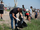 В микрорайоне АЦКК очистили береговую линию от мусора и сорной травы
