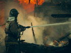 Под Астраханью огнеборцы тушили крупный пожар на 100 «квадратов»