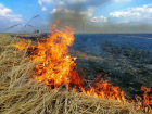 Астраханцам напоминают: за выжигание сухой травы грозят крупные штрафы