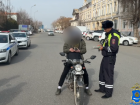 В Астрахани на дорогах ловили водителей мотоциклов, мопедов и скутеров
