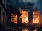 В Астрахани горит квартира на улице Лычманова