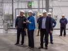 Губернатор Астраханской области посетил центр обслуживания гелиевых контейнеров во Владивостоке