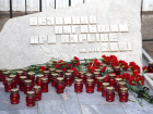 В Астрахани десятки человек почтили память жертв теракта на Кировском рынке