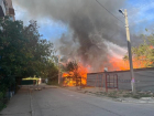 В Трусовском районе Астрахани горят два жилых дома